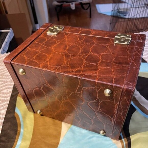 Nice! Bentony 1990's Alligator Embossed Travel Makeup Case with Lock  (NWOT) - Picture 4 of 16